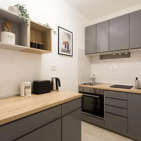Cosmos Apartment Split